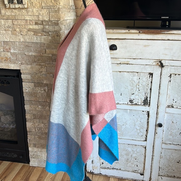 Jodifl geometric pattern gray mauve turquoise open front shawl poncho shrug - Picture 8 of 15